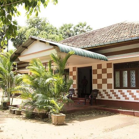 Neem Beach House Trincomalee Eksteriør billede