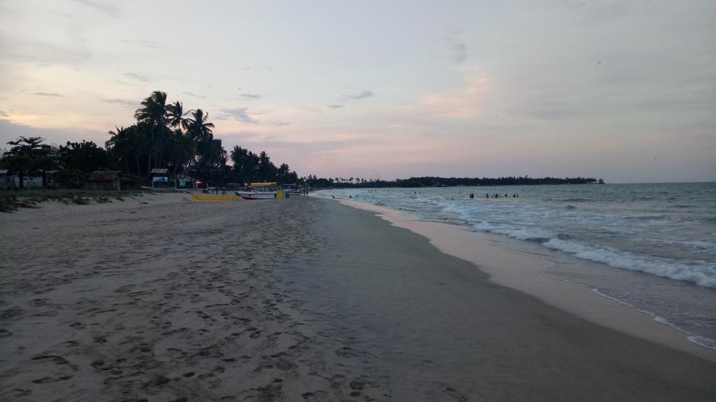 Neem Beach House Trincomalee Eksteriør billede